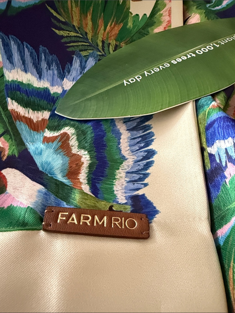 2026 FARM RIO | Sand Birds Satin Medium Scarf Bag Size SUNNY PARADISE / OS - Picture 5 of 5